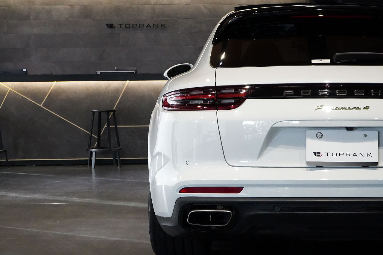 2019 Porsche PANAMERA null