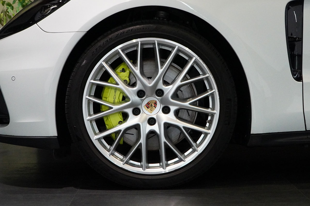 2019 Porsche PANAMERA null