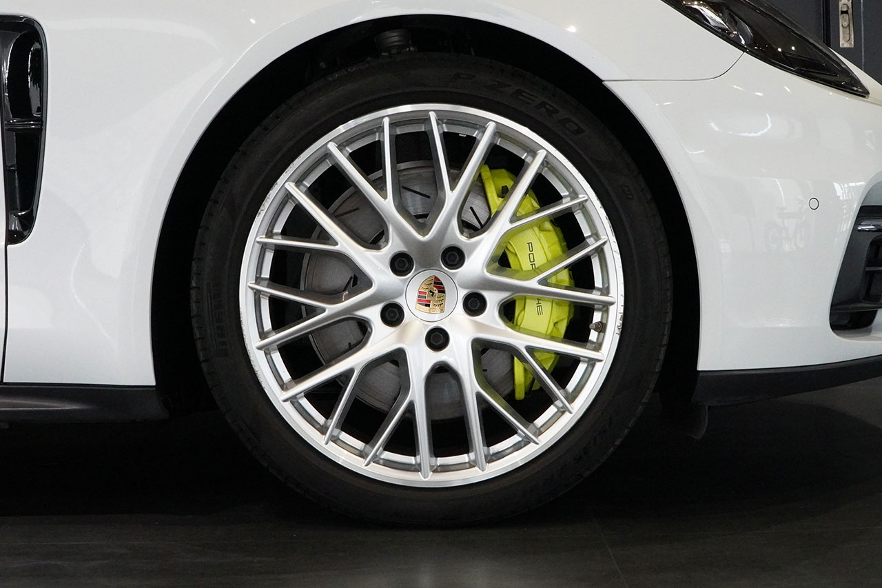 2019 Porsche PANAMERA null