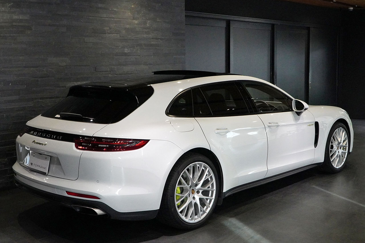 2019 Porsche PANAMERA null