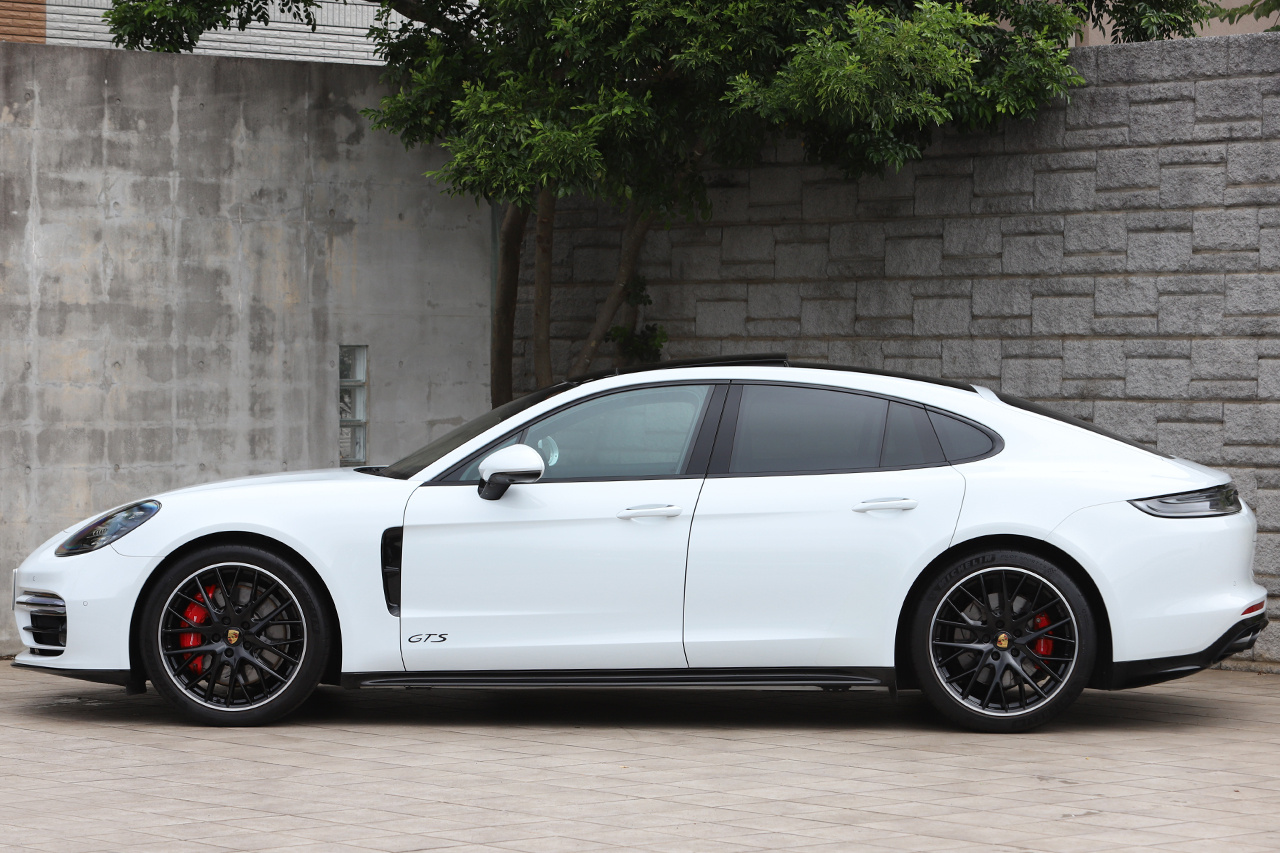 2024 Porsche PANAMERA null