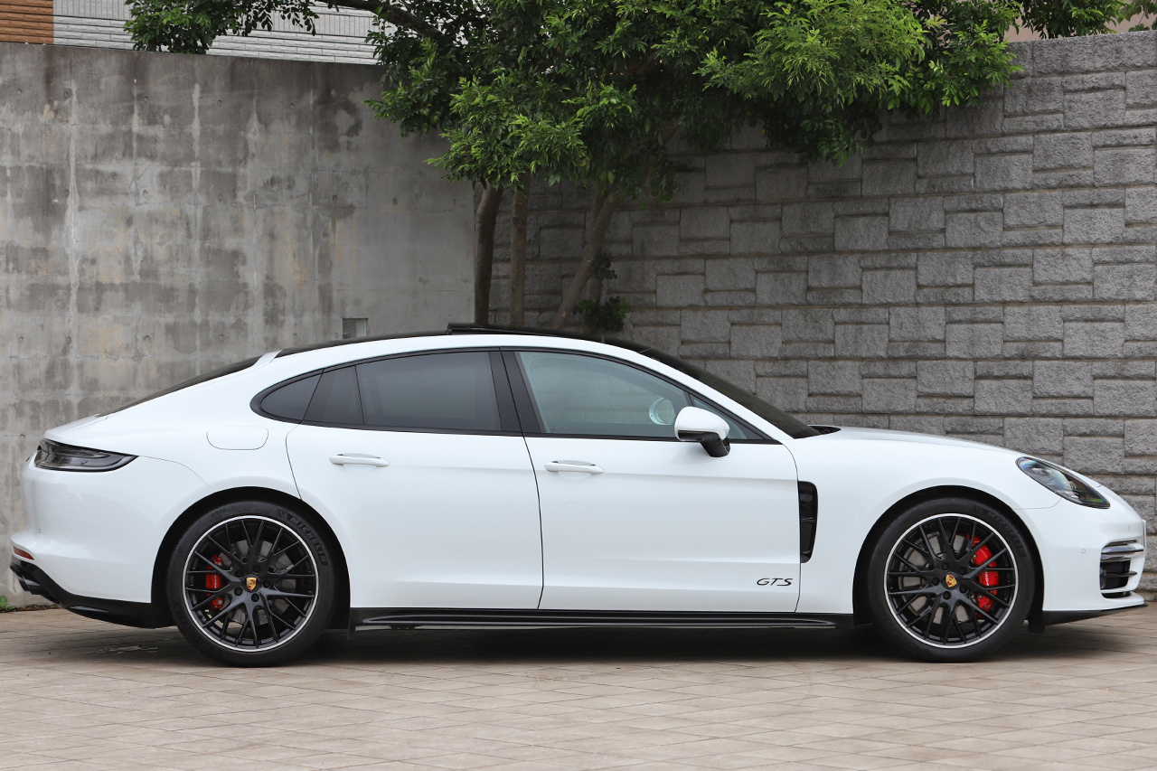 2024 Porsche PANAMERA null