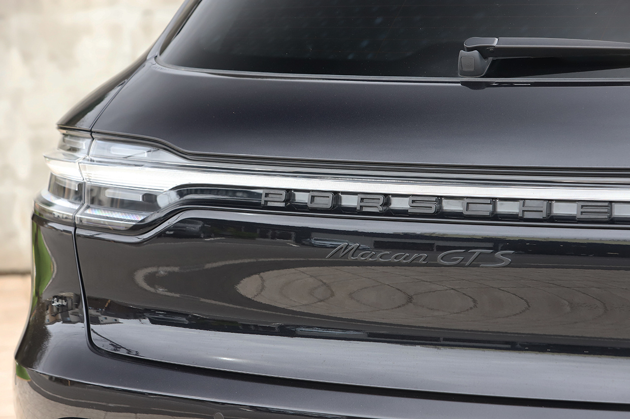 2024 Porsche MACAN 