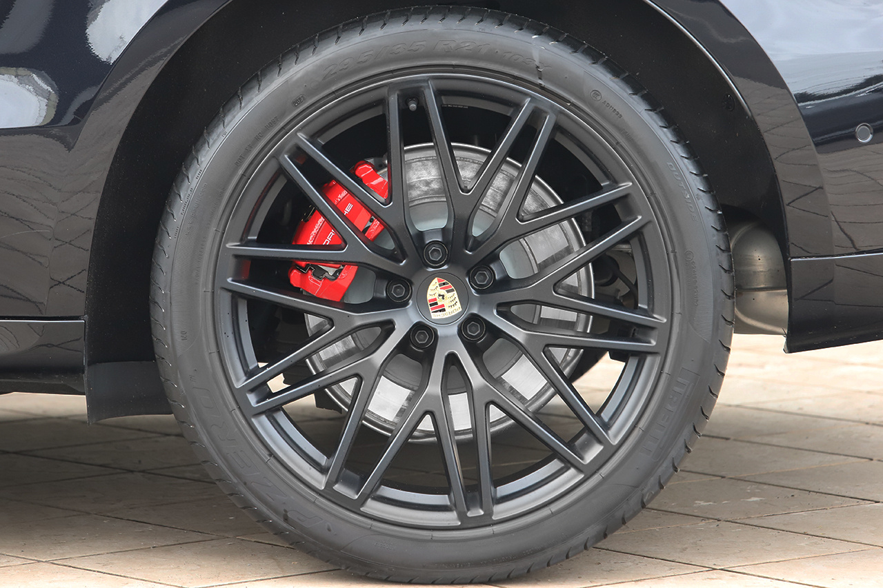 2024 Porsche MACAN 