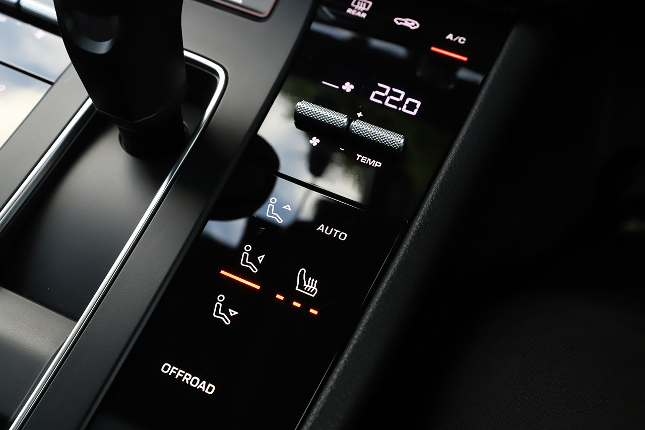 2024 Porsche MACAN 