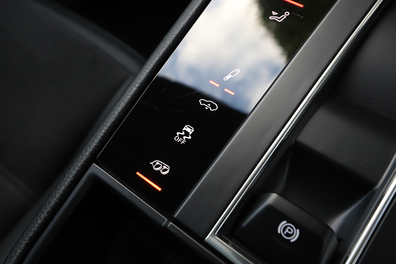 2024 Porsche MACAN 