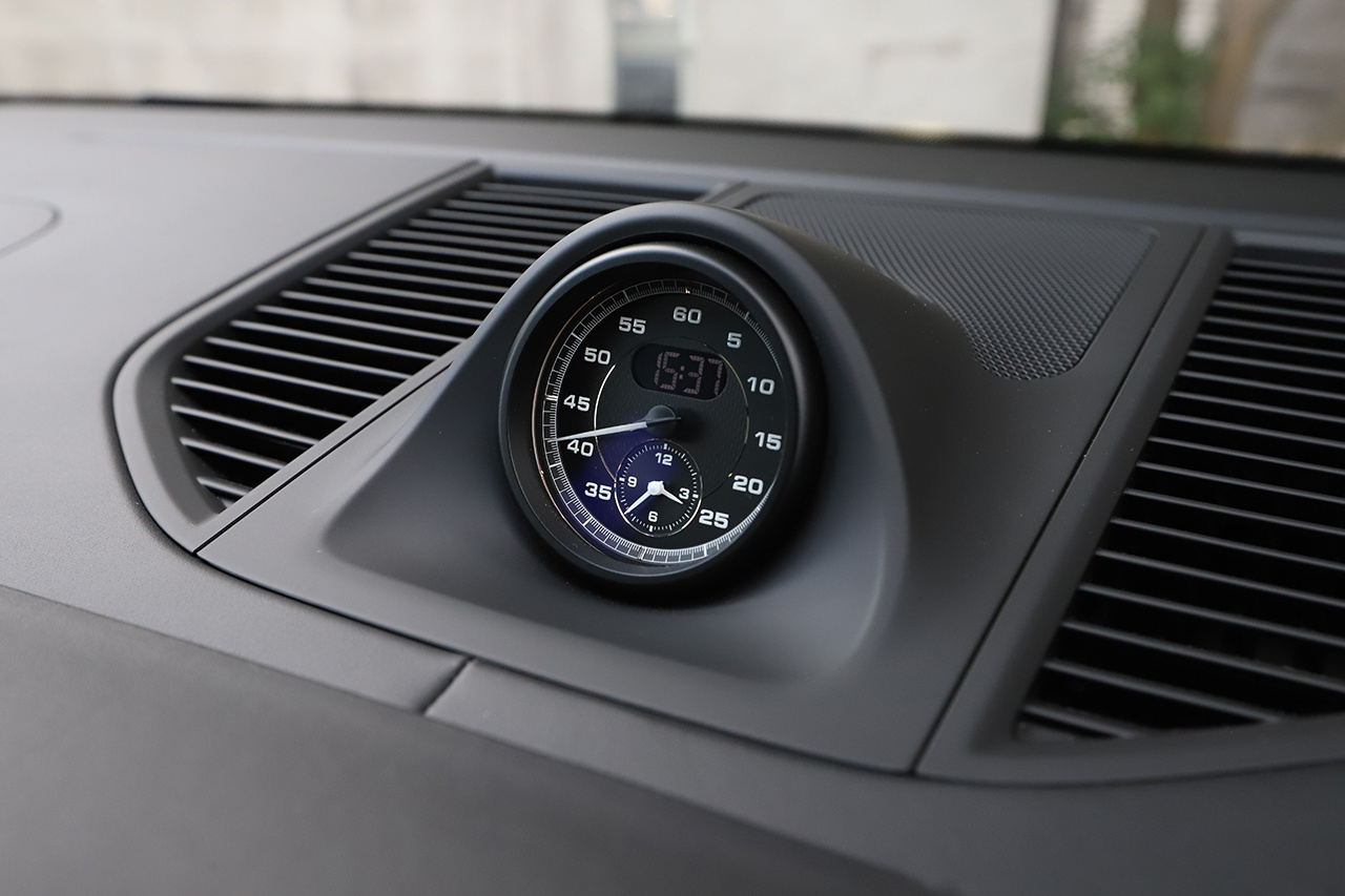 2024 Porsche MACAN 