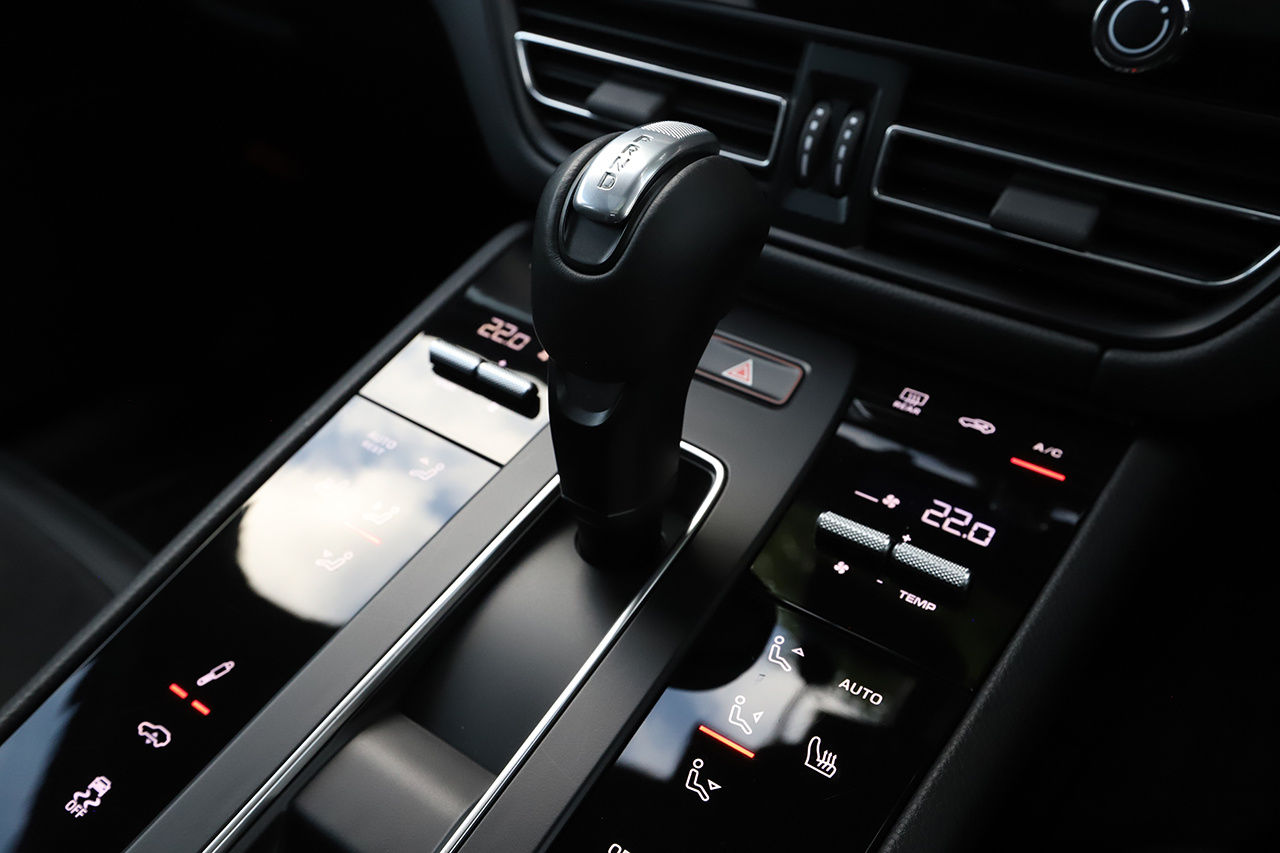 2024 Porsche MACAN 