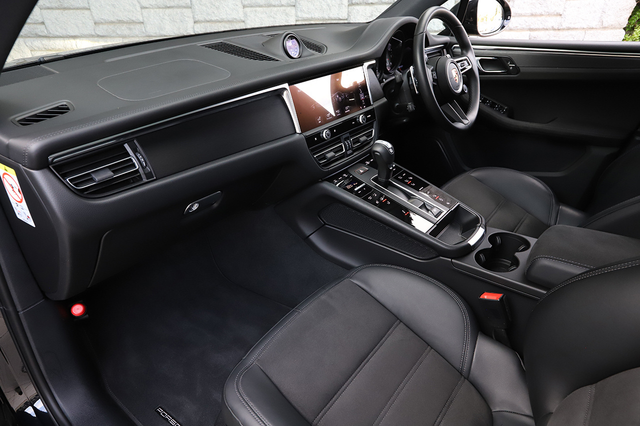 2024 Porsche MACAN 