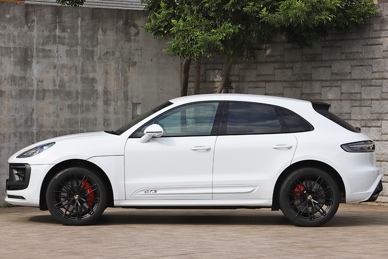 2023 Porsche MACAN null