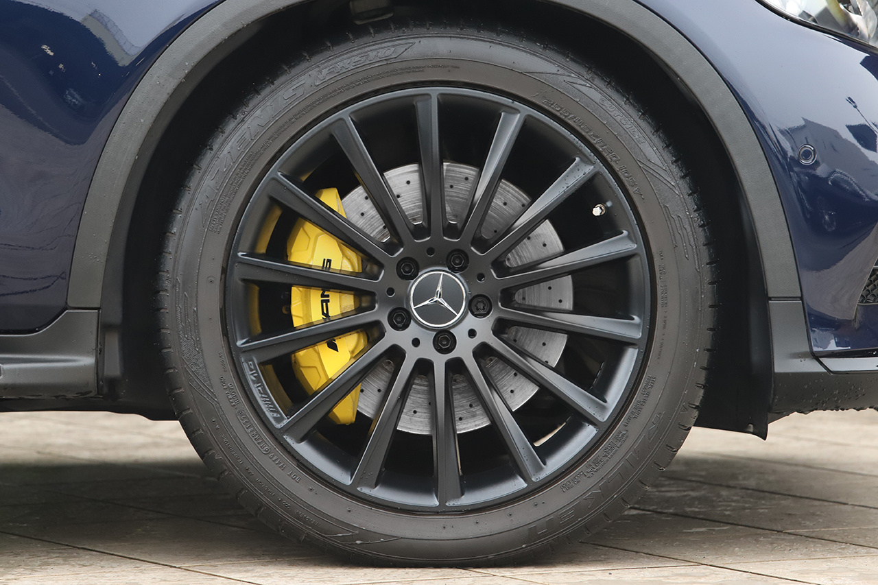 2017 Mercedes-AMG glc-class null