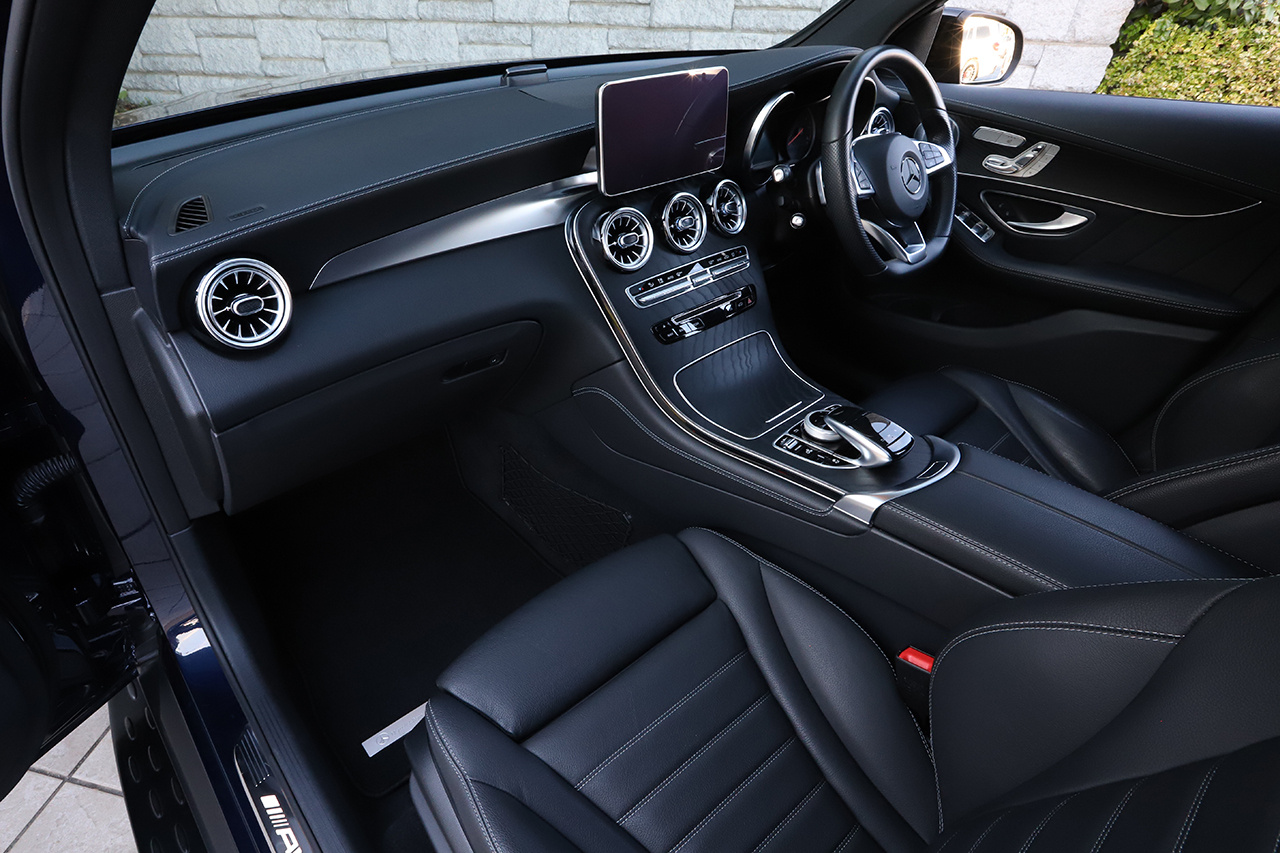 2017 Mercedes-AMG glc-class null