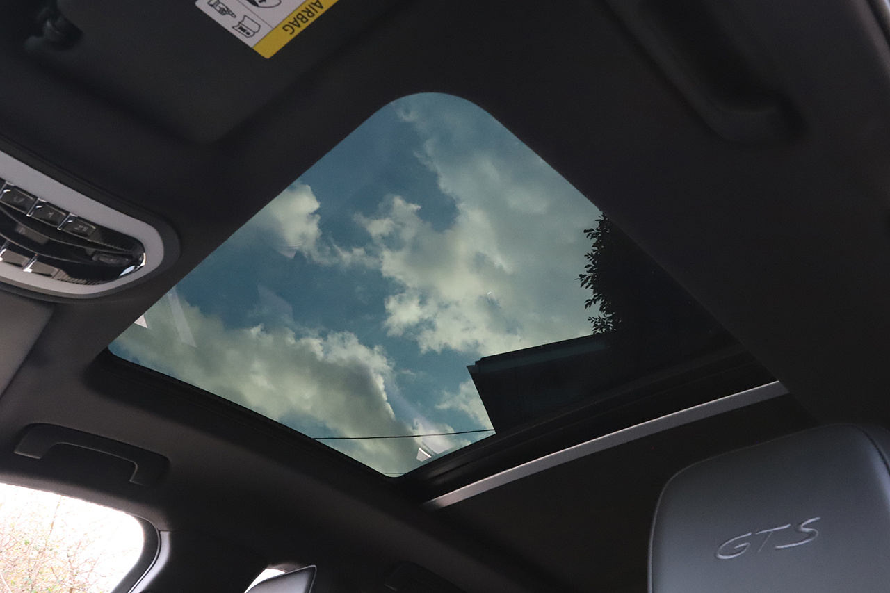 2022 Porsche MACAN null