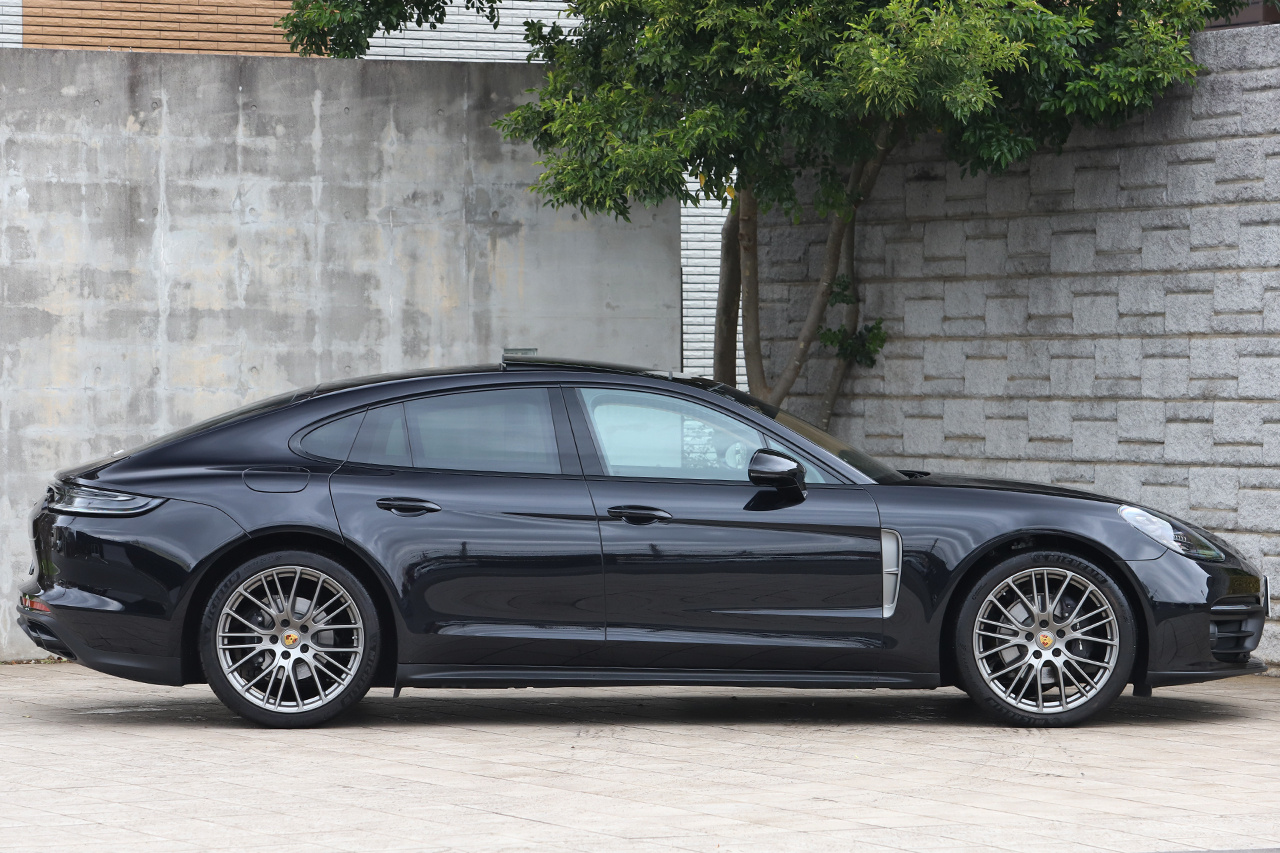 2023 Porsche PANAMERA null