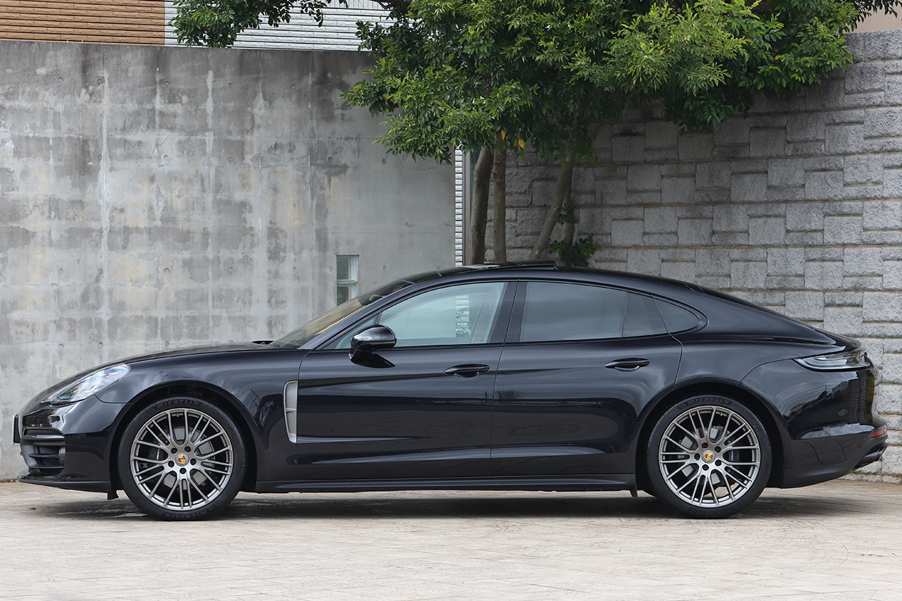 2023 Porsche PANAMERA null