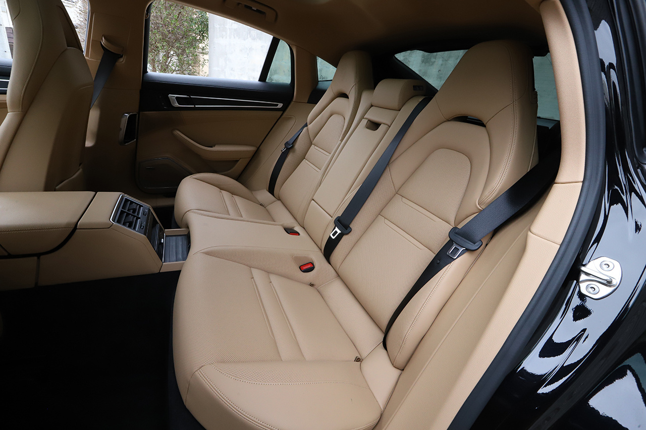 2023 Porsche PANAMERA null