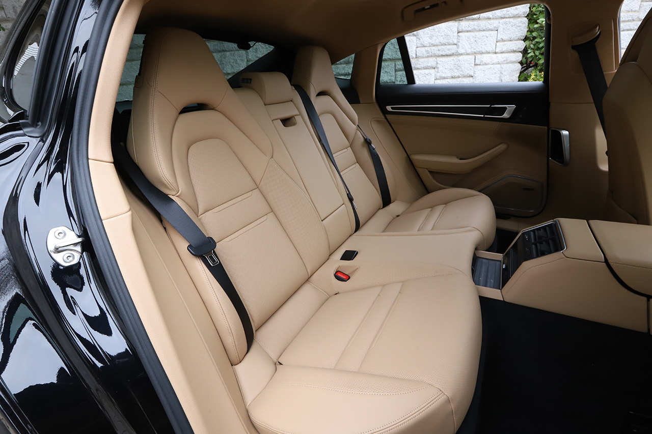 2023 Porsche PANAMERA null