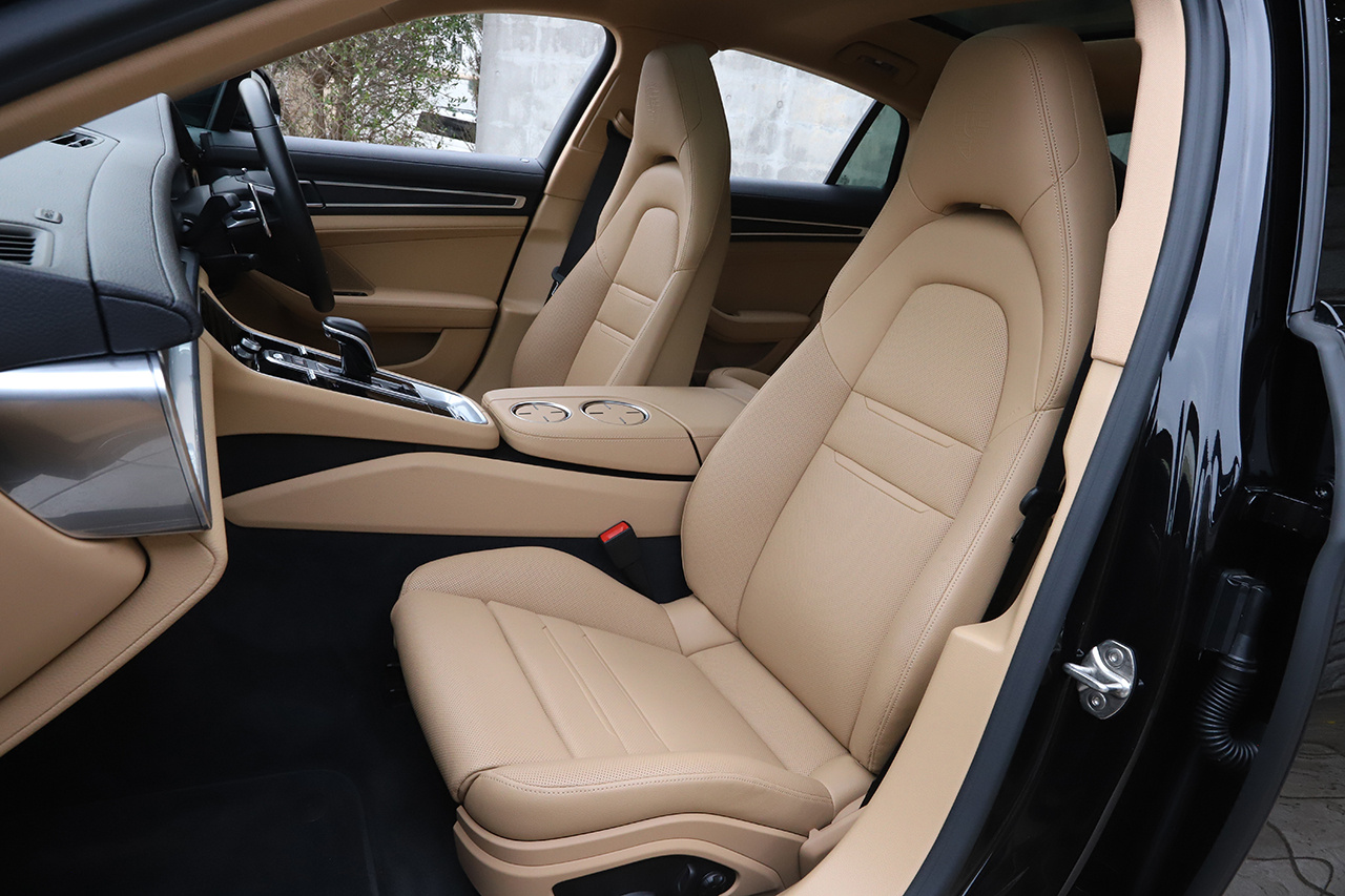 2023 Porsche PANAMERA null