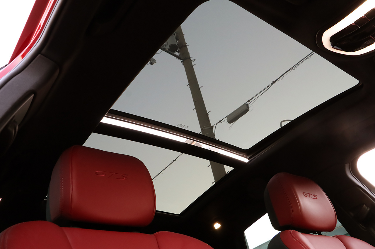 2022 Porsche MACAN 