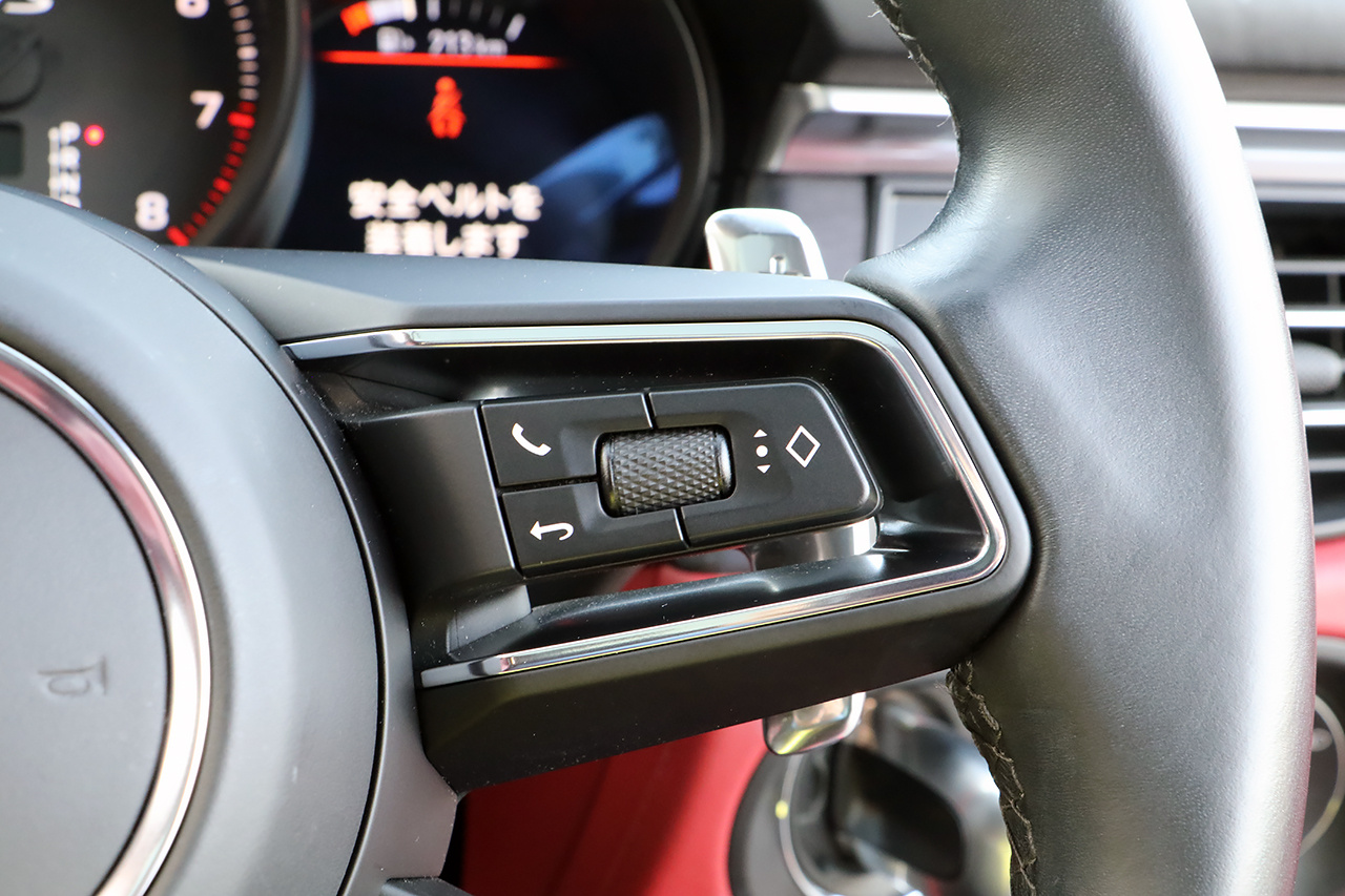 2022 Porsche MACAN 