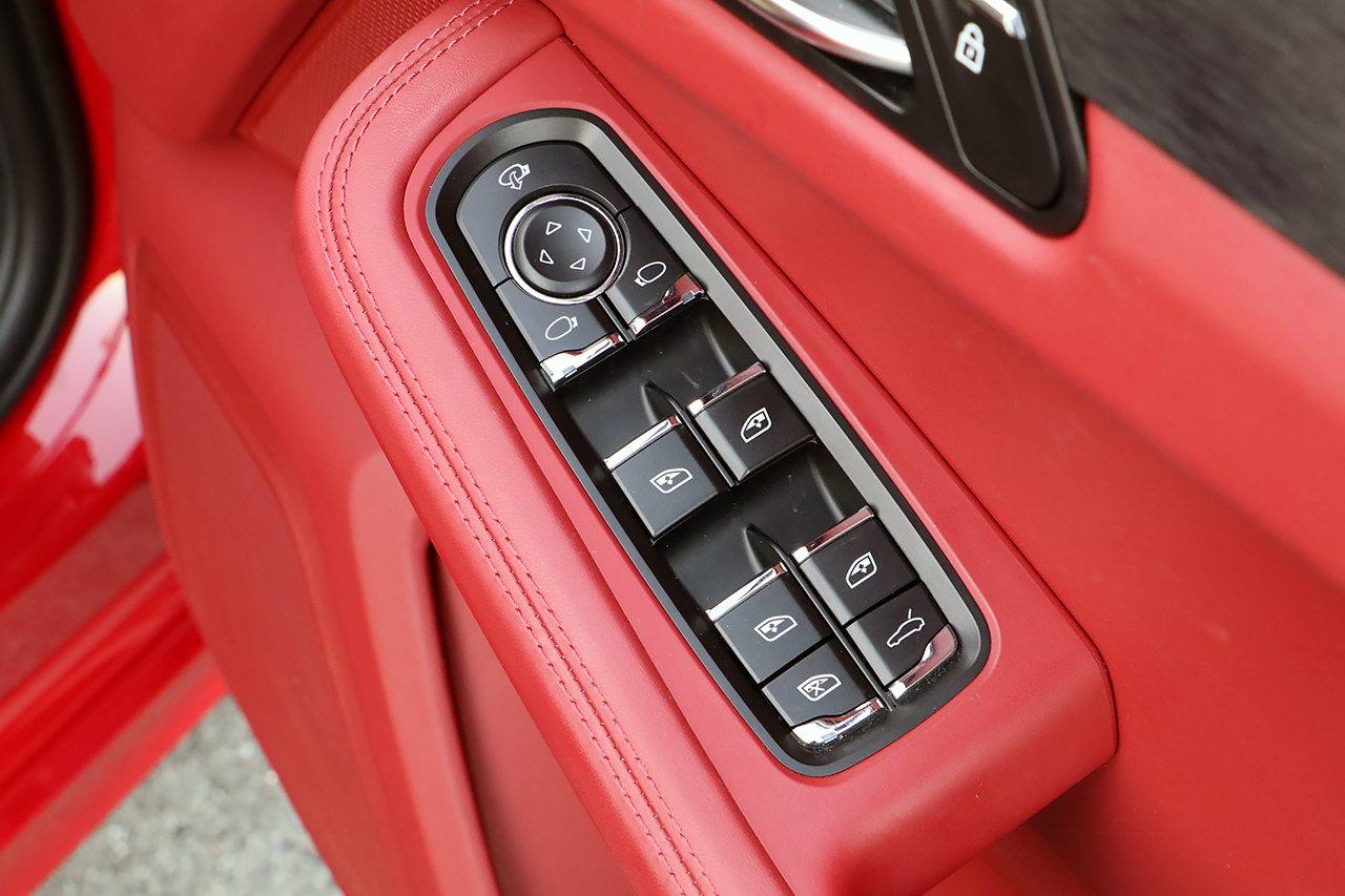 2022 Porsche MACAN 