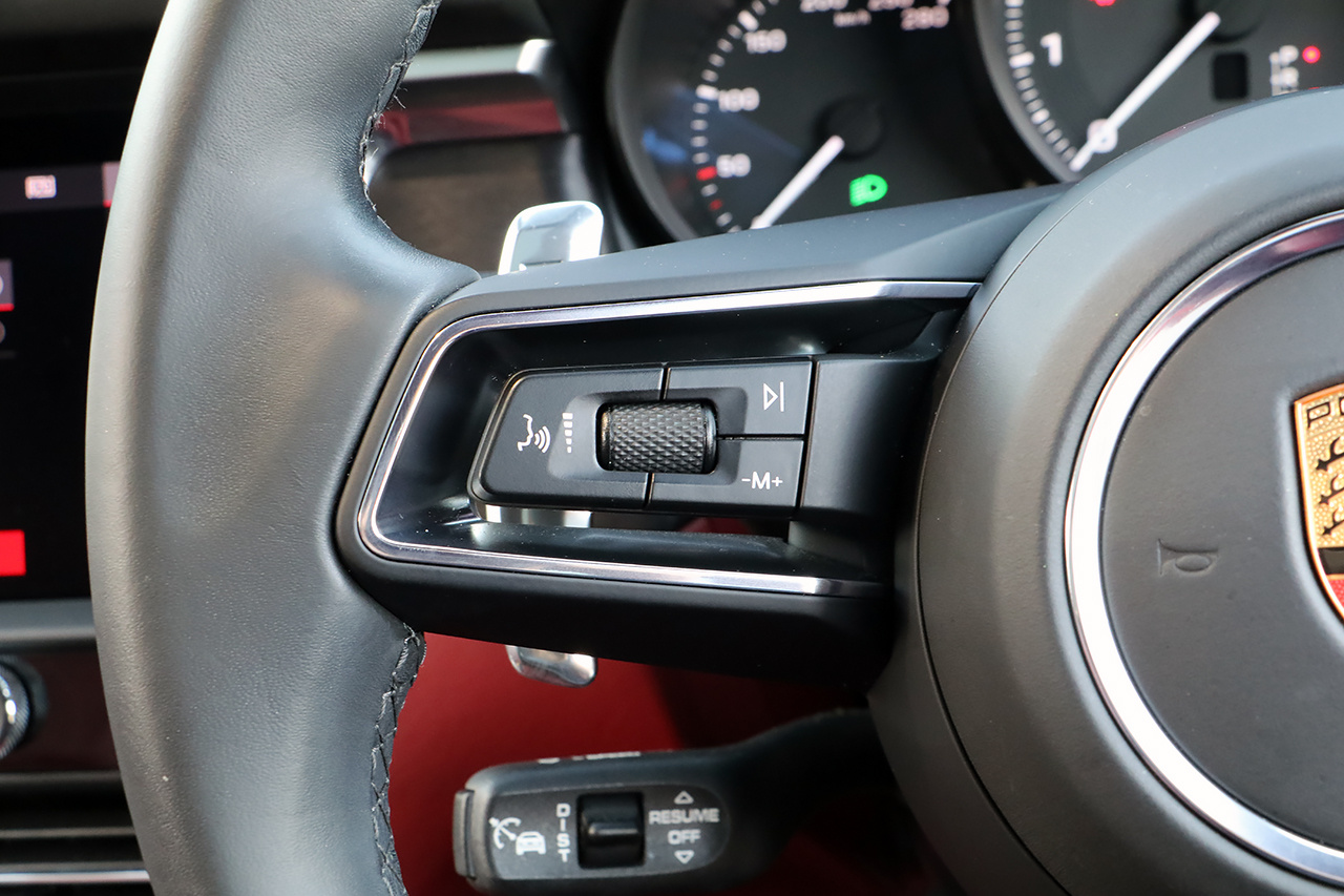 2022 Porsche MACAN 