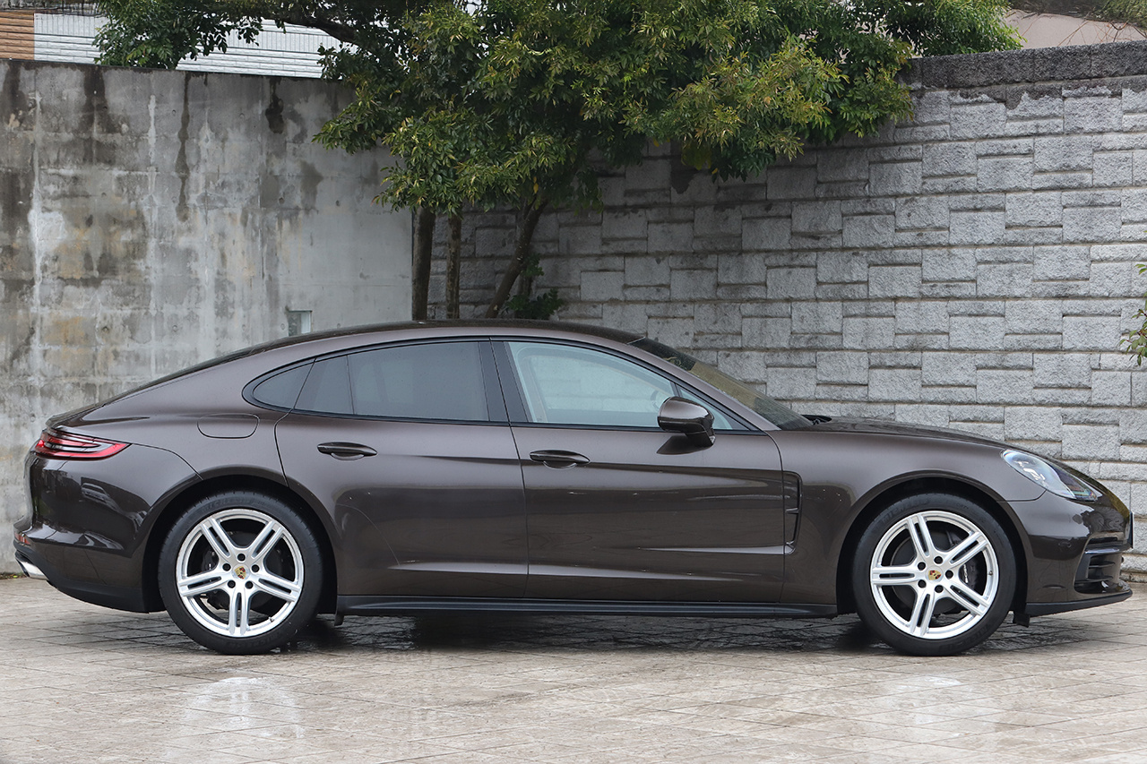 2018 Porsche PANAMERA 