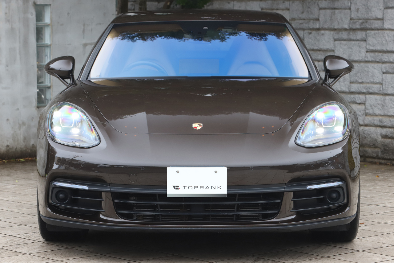 2018 Porsche PANAMERA 