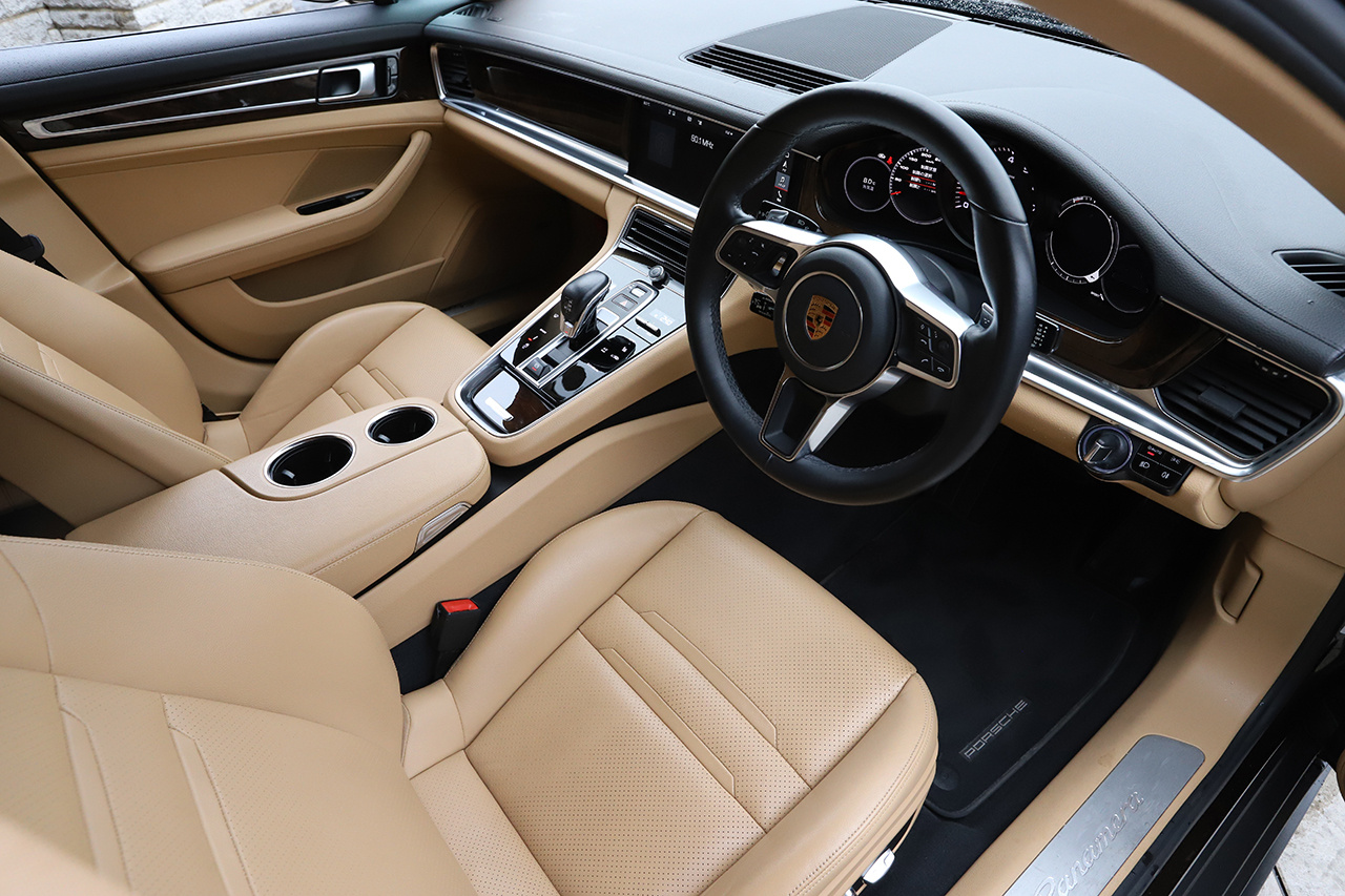 2018 Porsche PANAMERA 