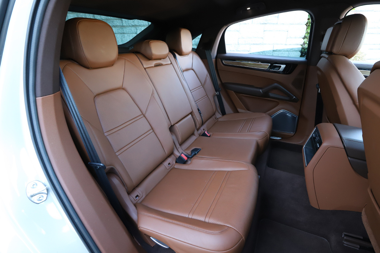 2021 Porsche CAYENNE null