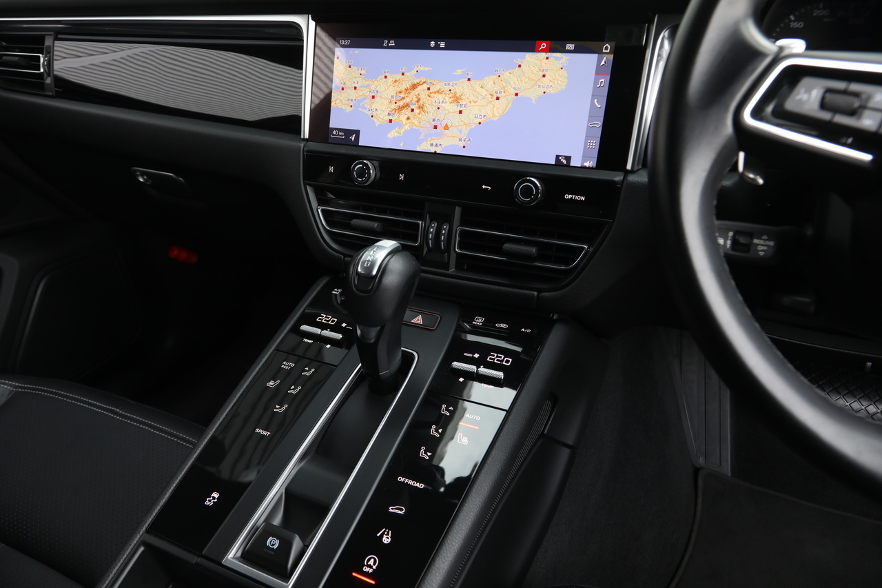 2022 Porsche MACAN null