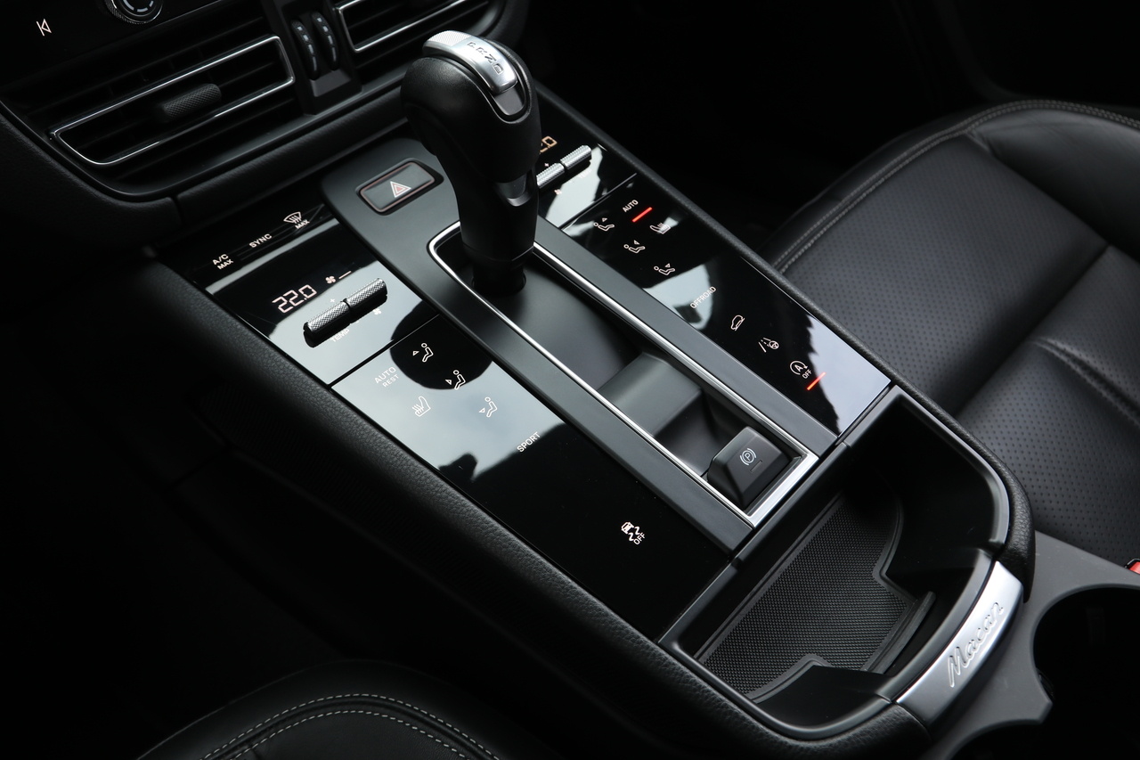 2022 Porsche MACAN null