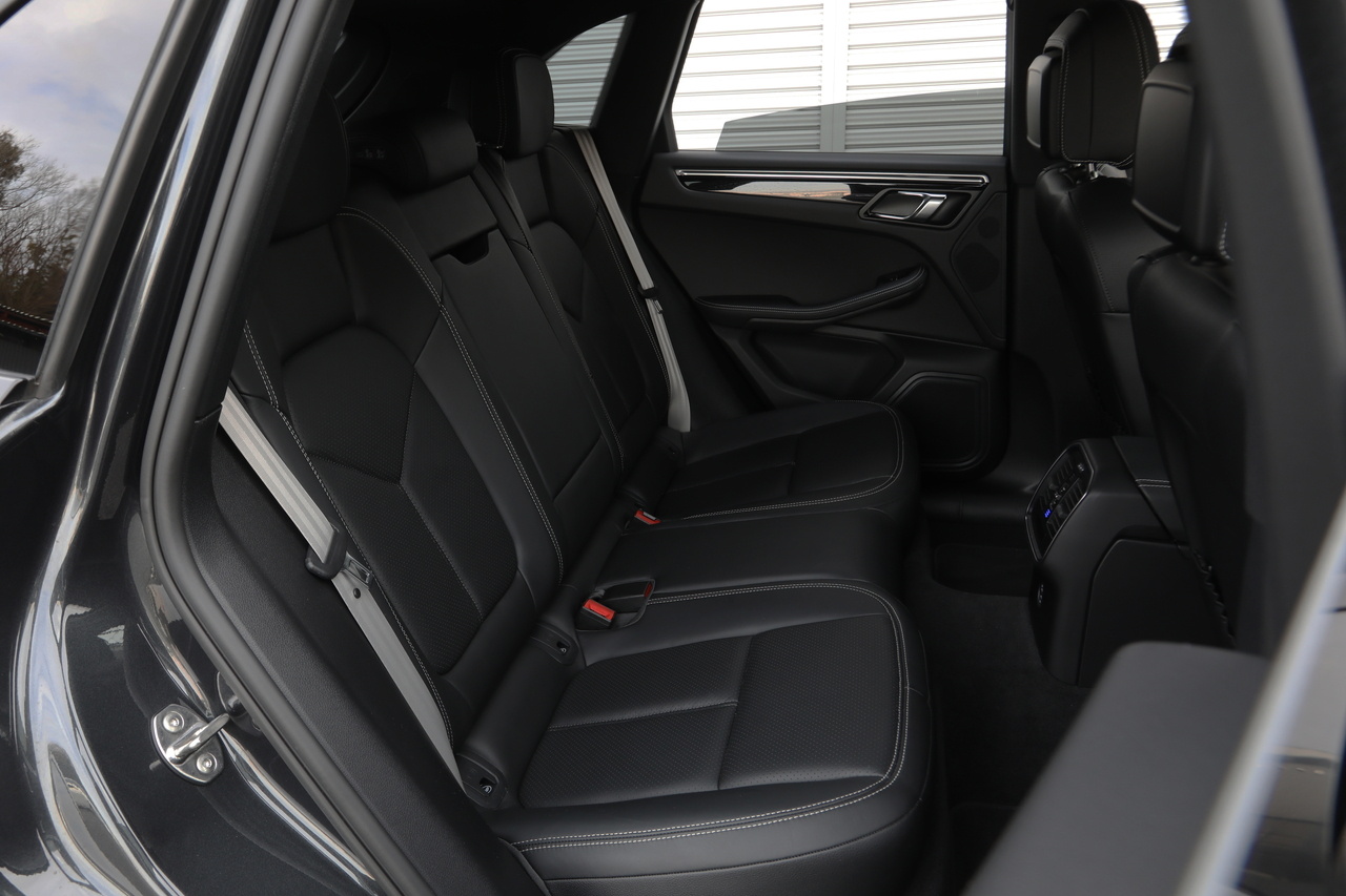 2022 Porsche MACAN null