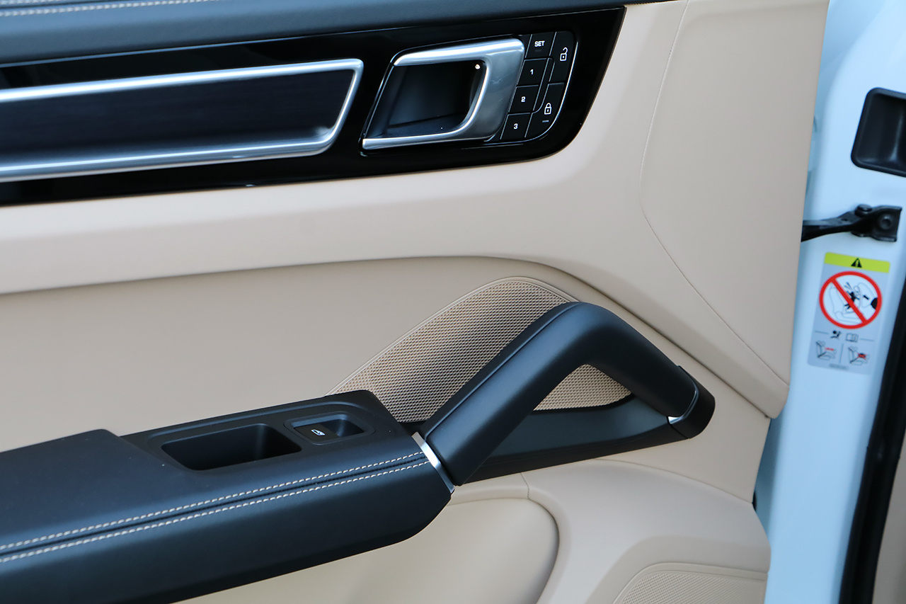 2022 Porsche CAYENNE 