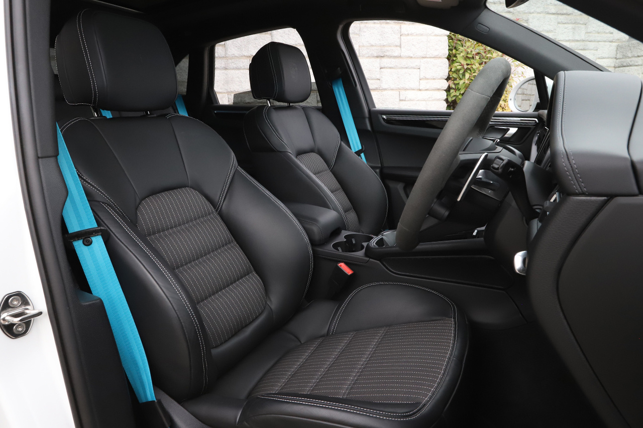 2025 Porsche MACAN 