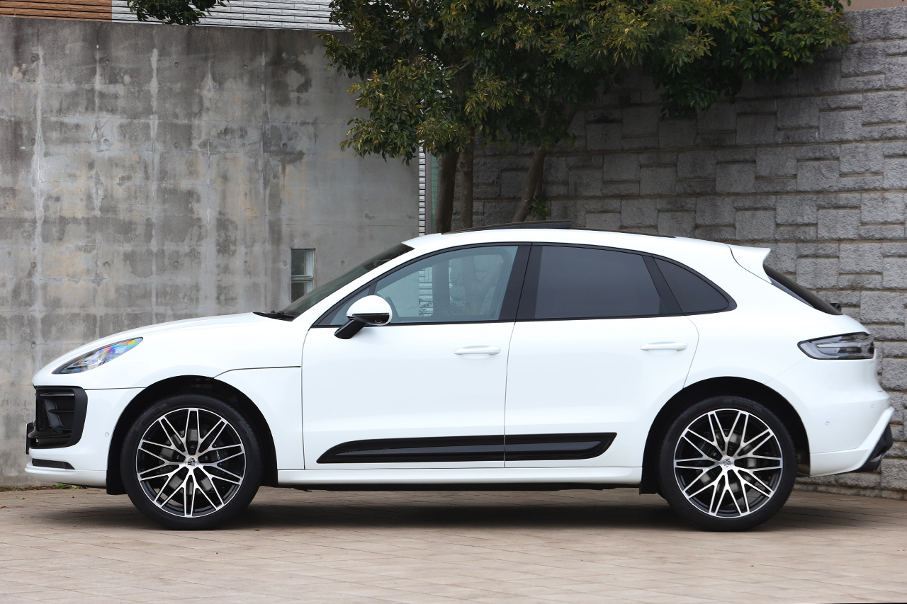 2025 Porsche MACAN 