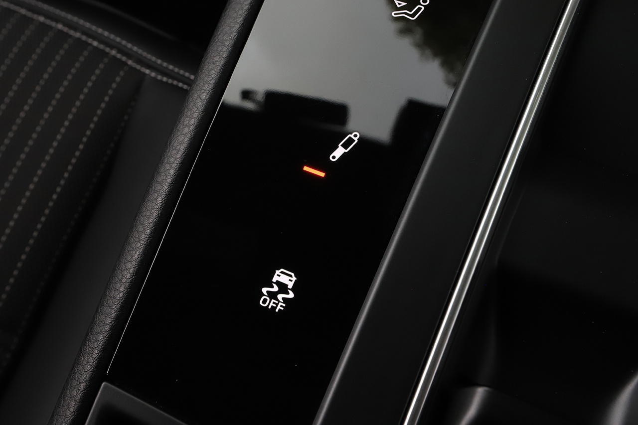 2025 Porsche MACAN 