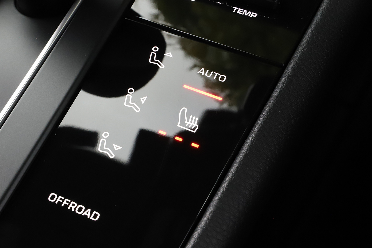 2025 Porsche MACAN 