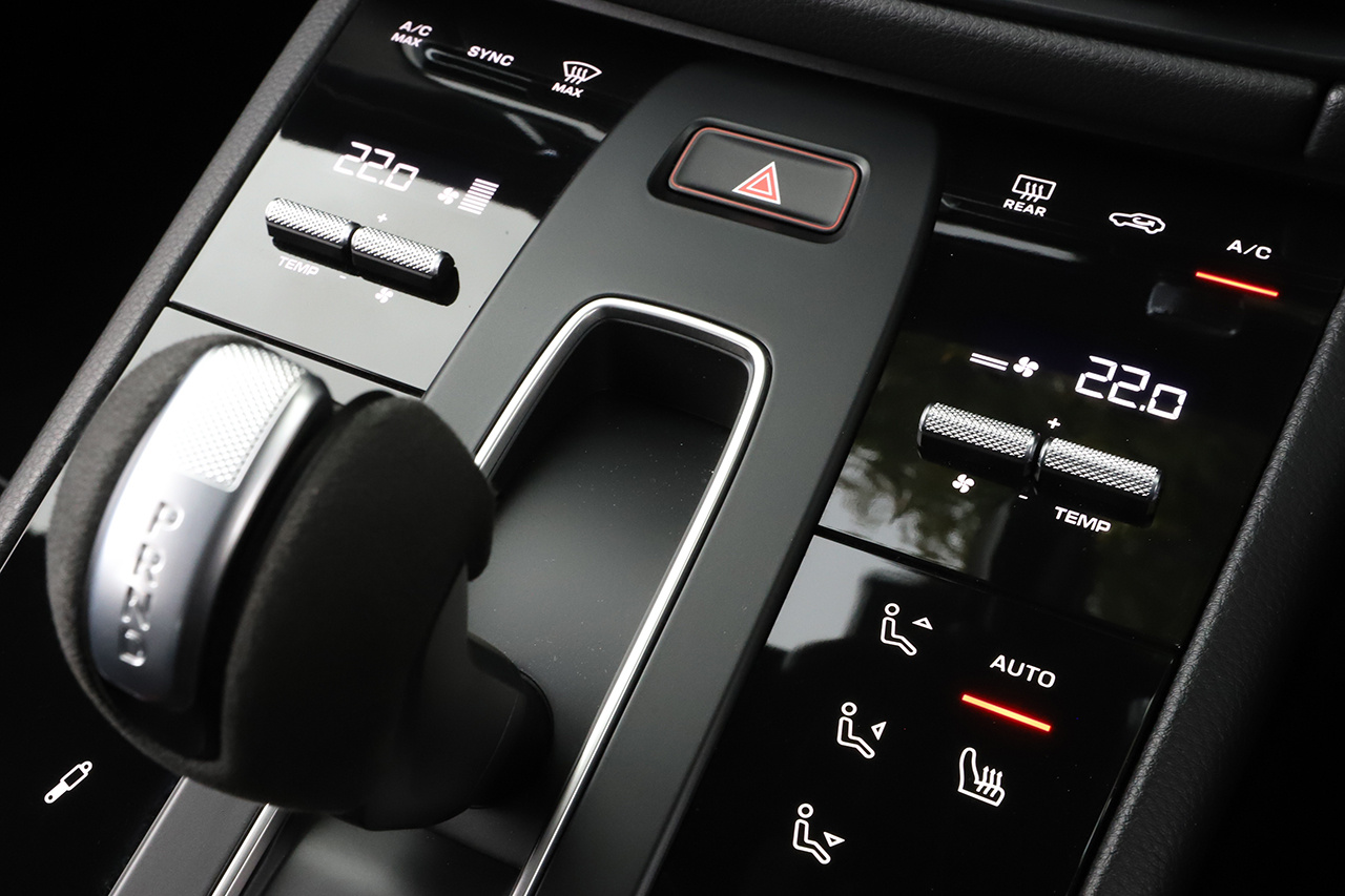 2025 Porsche MACAN 