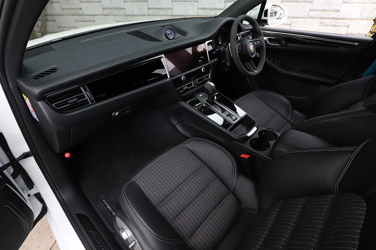 2025 Porsche MACAN 