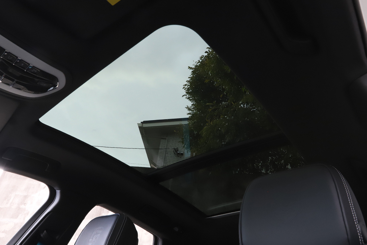 2025 Porsche MACAN 