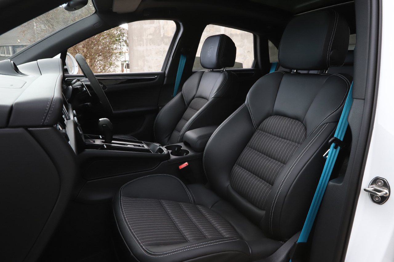 2025 Porsche MACAN 