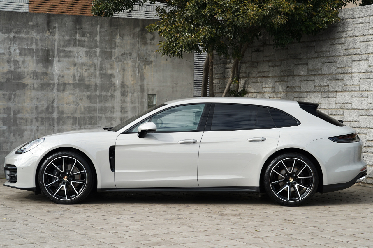 2023 Porsche PANAMERA null