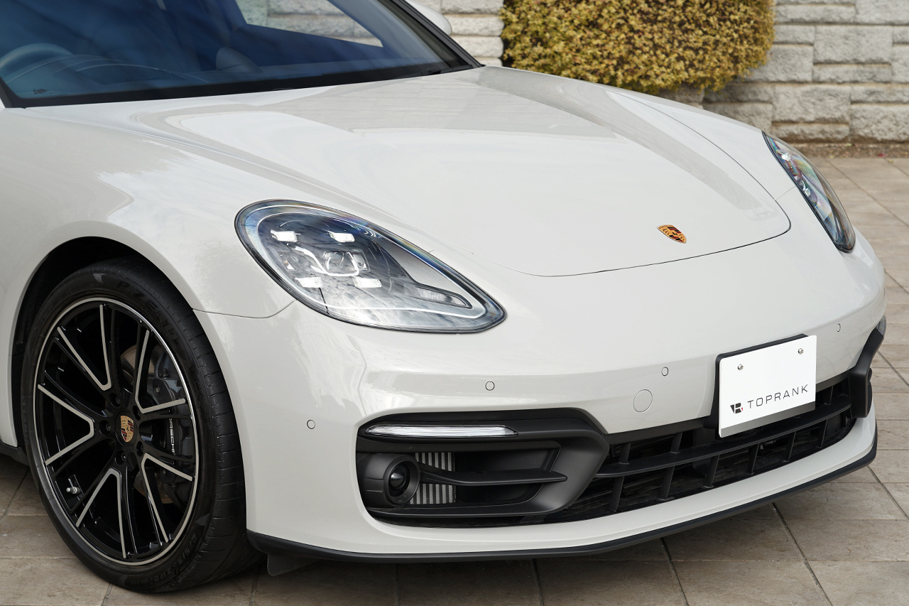 2023 Porsche PANAMERA null