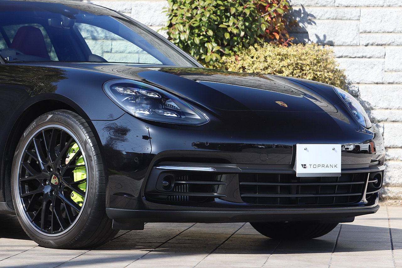 2018 Porsche PANAMERA 