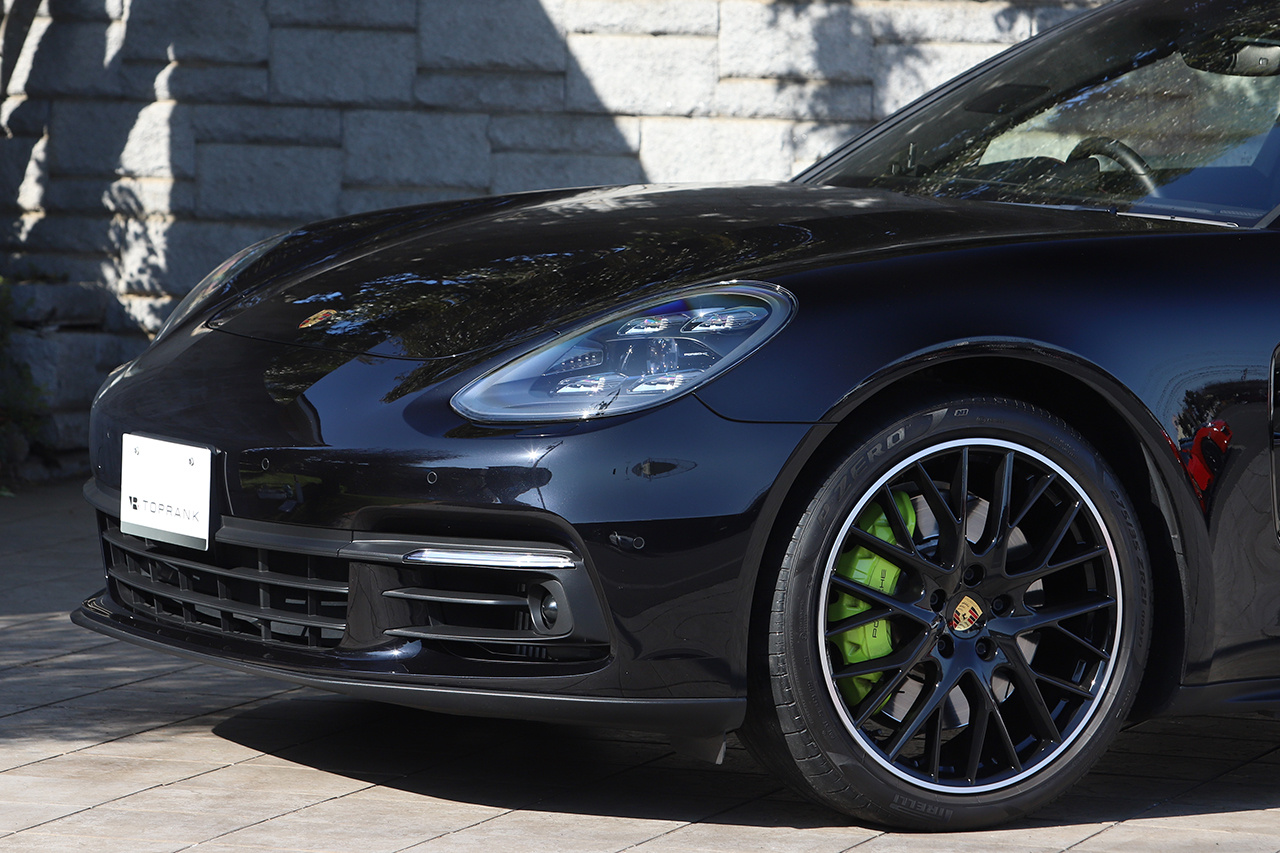 2018 Porsche PANAMERA 
