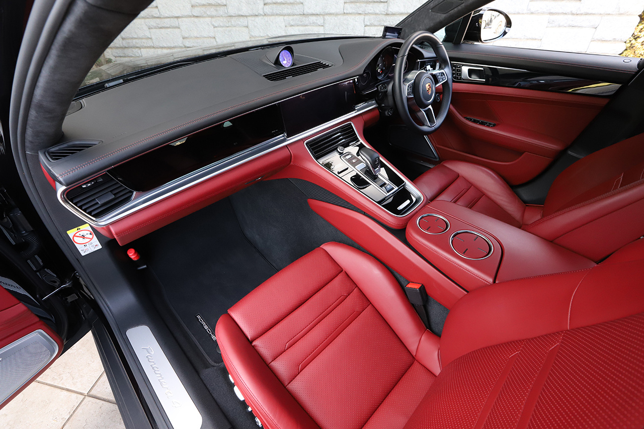 2018 Porsche PANAMERA 