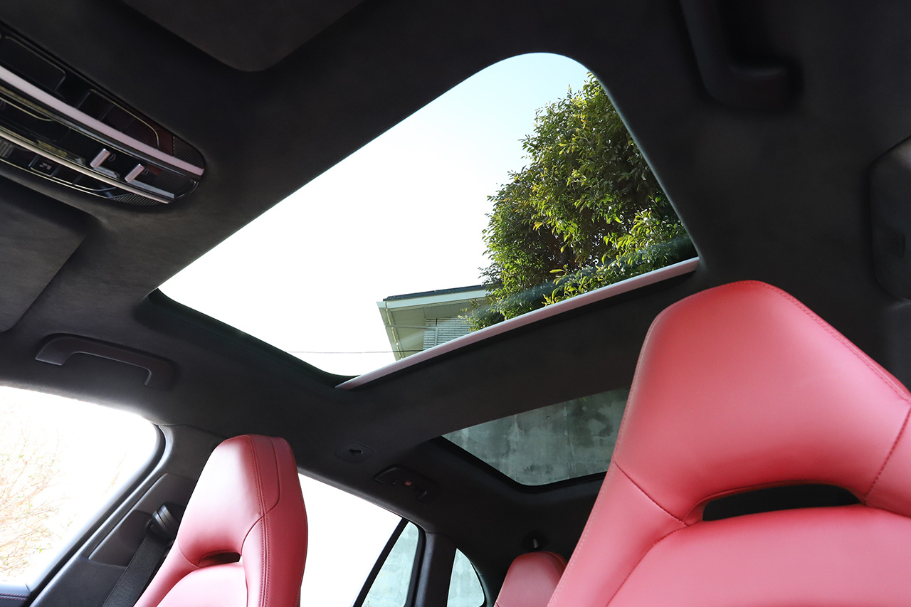 2018 Porsche PANAMERA 