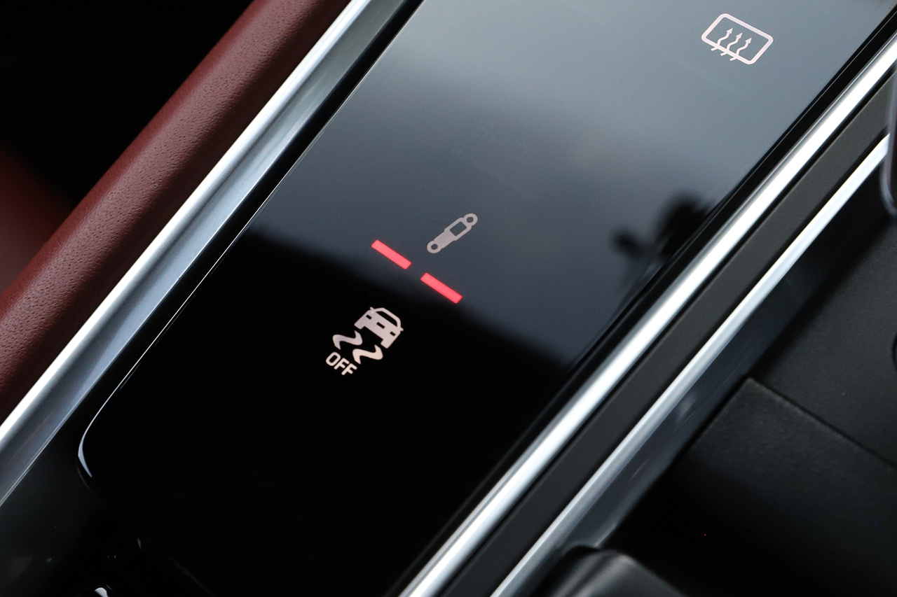 2018 Porsche PANAMERA 