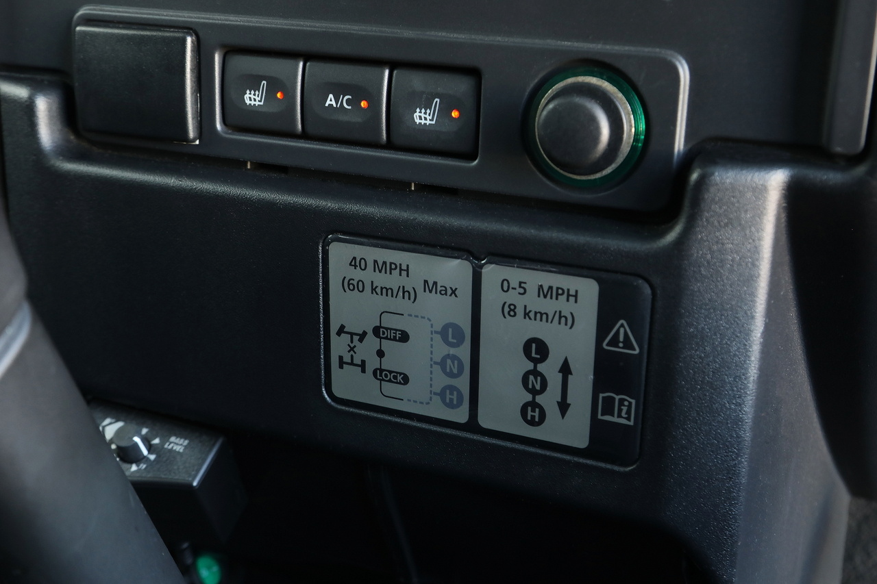 2013 Land Rover DEFENDER null